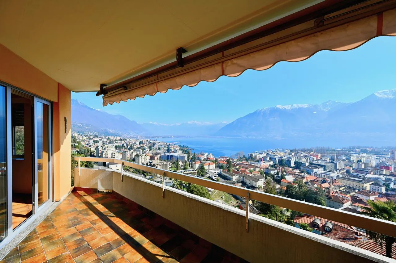 VISTA LAGO IMPERDIBILE – APPARTAMENTO 4.5 LOCALI CON POTENZIALE