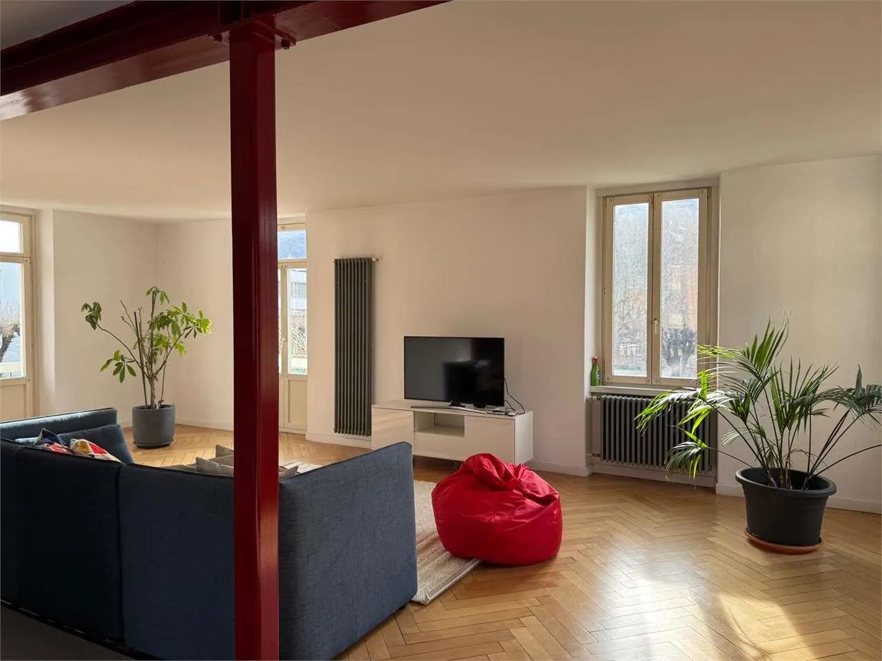 Prestigiosa Villa con giardino a Chiasso vicino al centro città