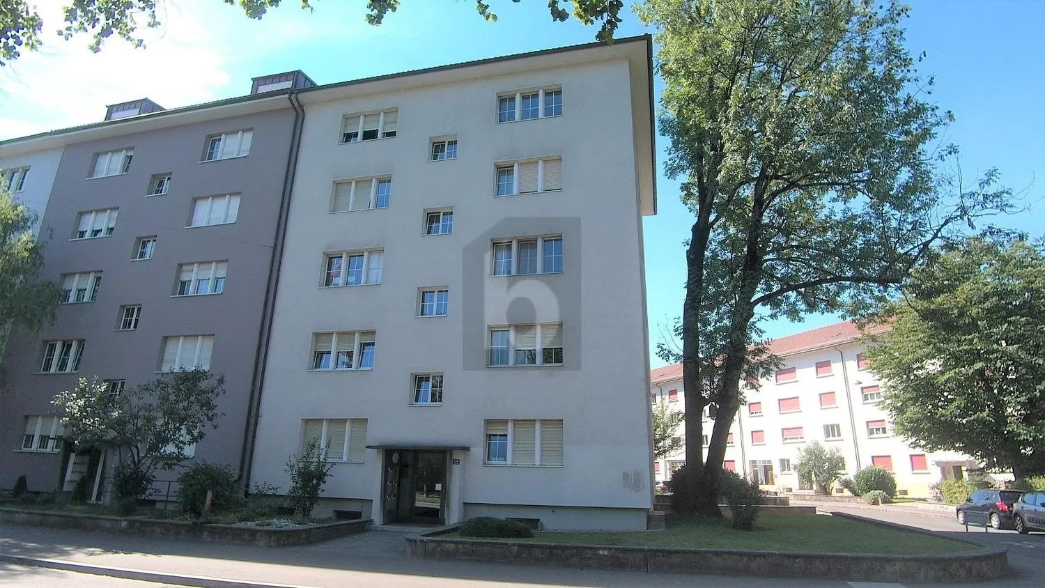 AN ZENTRALER LAGE MIT GROSSEM BALKON