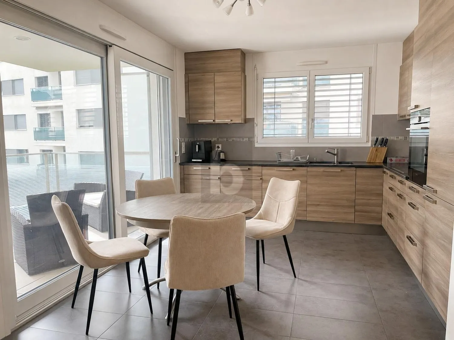 HÔTEL DEXCEPTION SUR LA RIVIERA