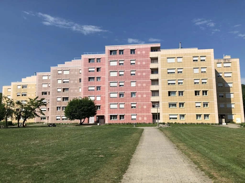 Nahe Einkaufszentrum und ÖV