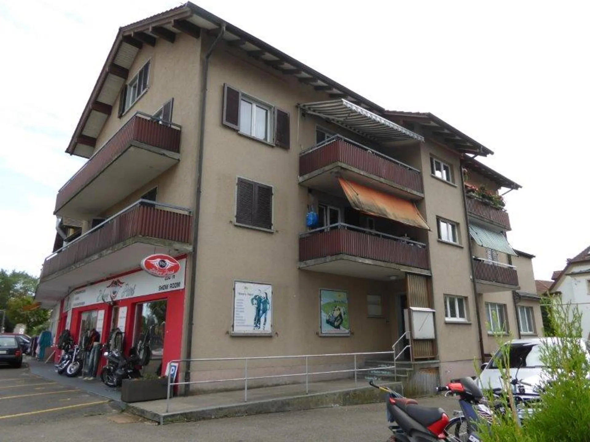 Wunderschöne neu renovierte 2.5 Zimmer Wohnung zu vermieten