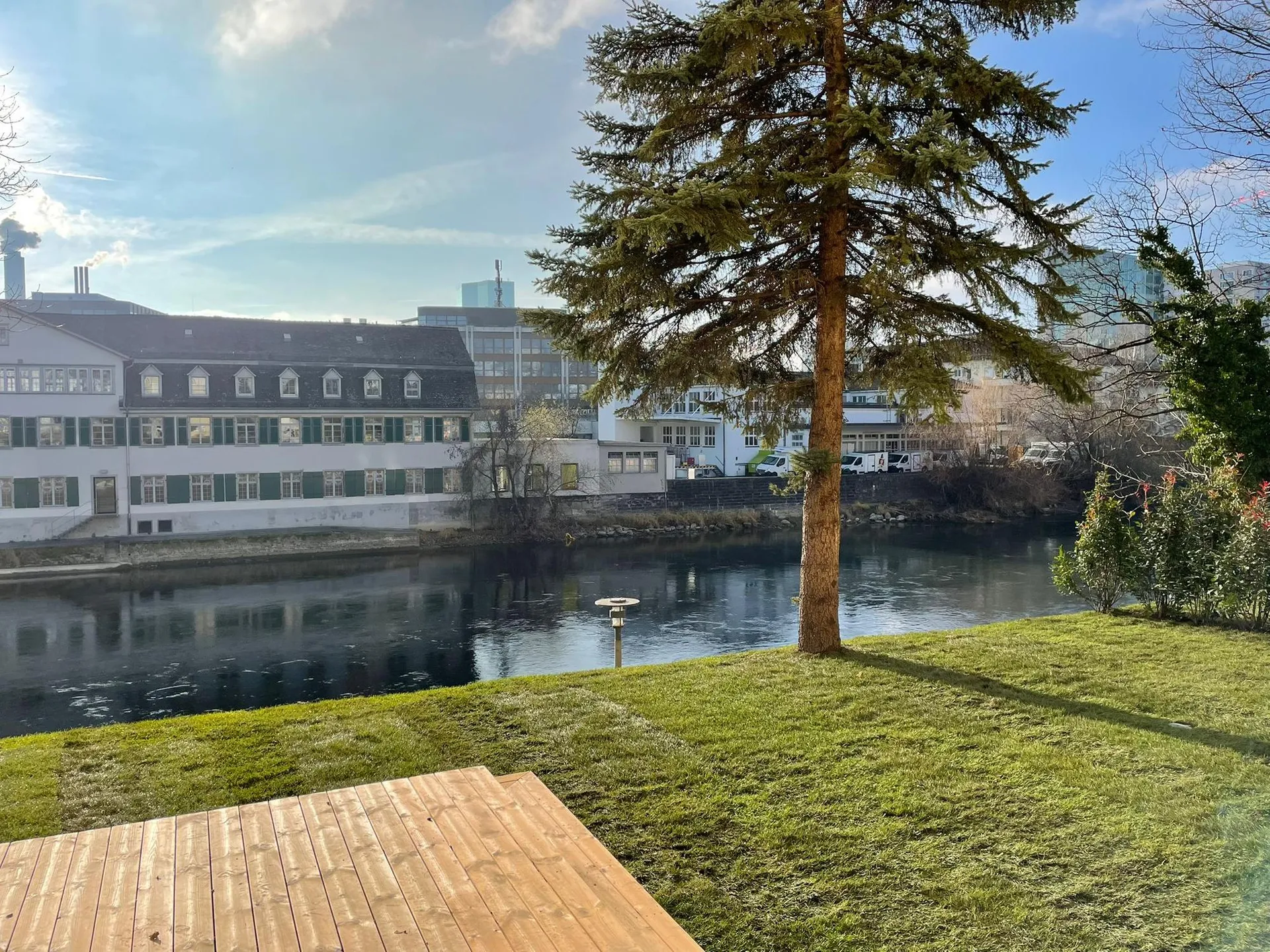 Gartenwohnung direkt an der Limmat in Zürich-Wipkingen