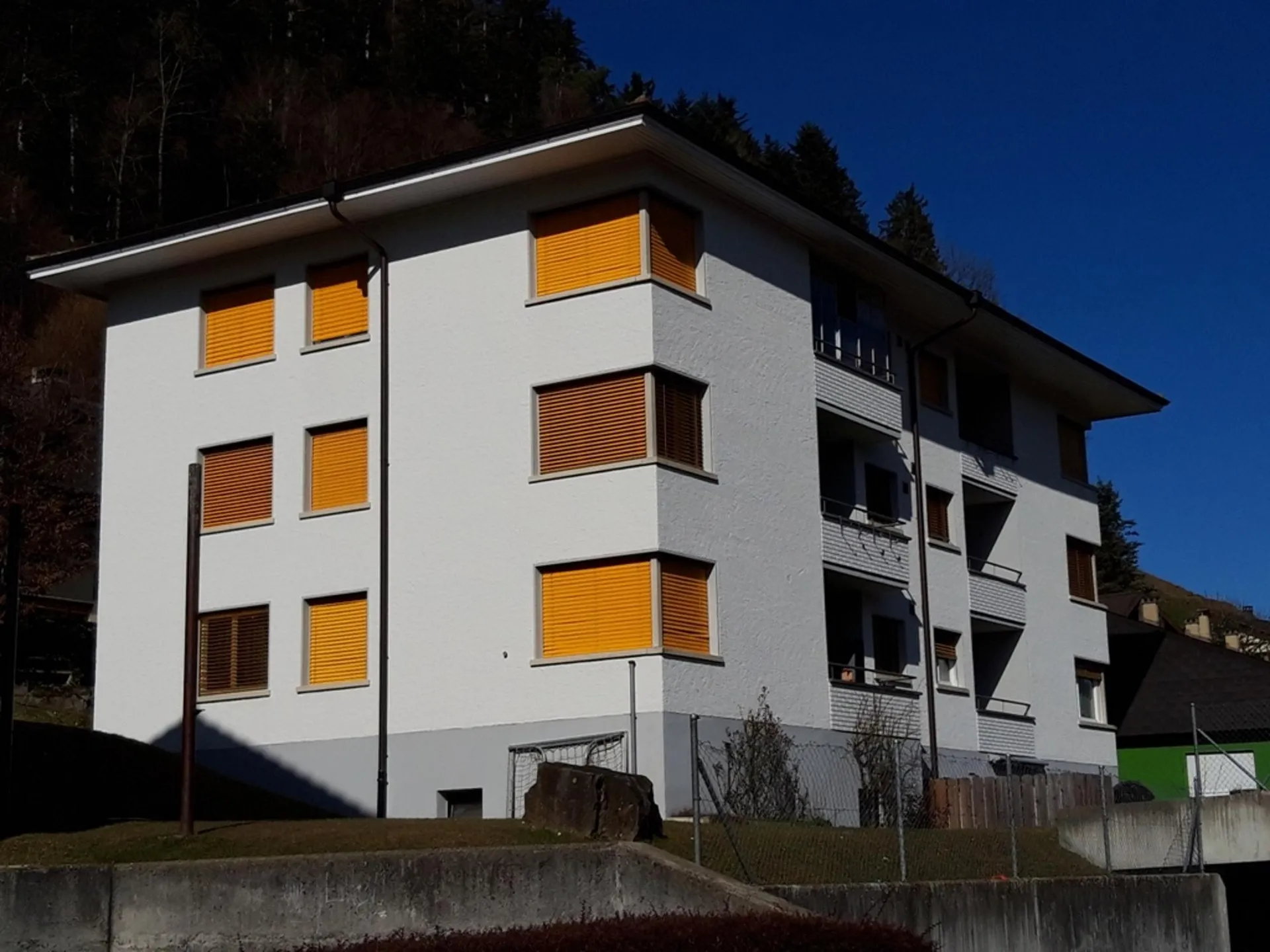 3 1/2-Zimmerwohnung, Parterre links
