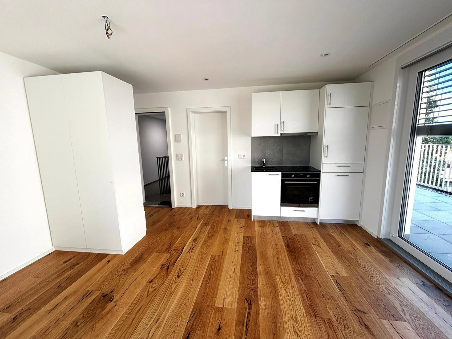 ERSTVERMIETUNG: ACHTUNG LETZTE 1.5-Zimmer-Attikawohnung mit grosser Terrassen