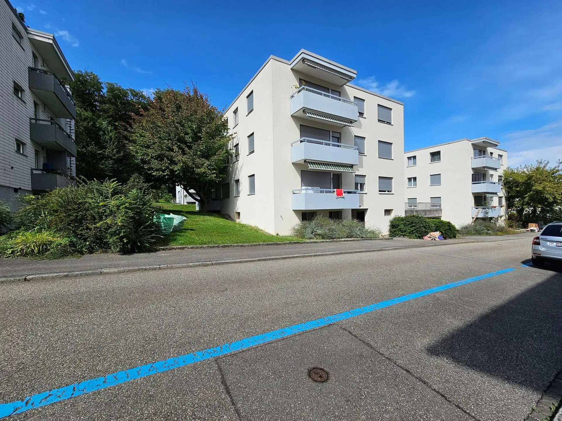 Grün umgebene, helle, gepfelgte Parterre-Wohnung!
