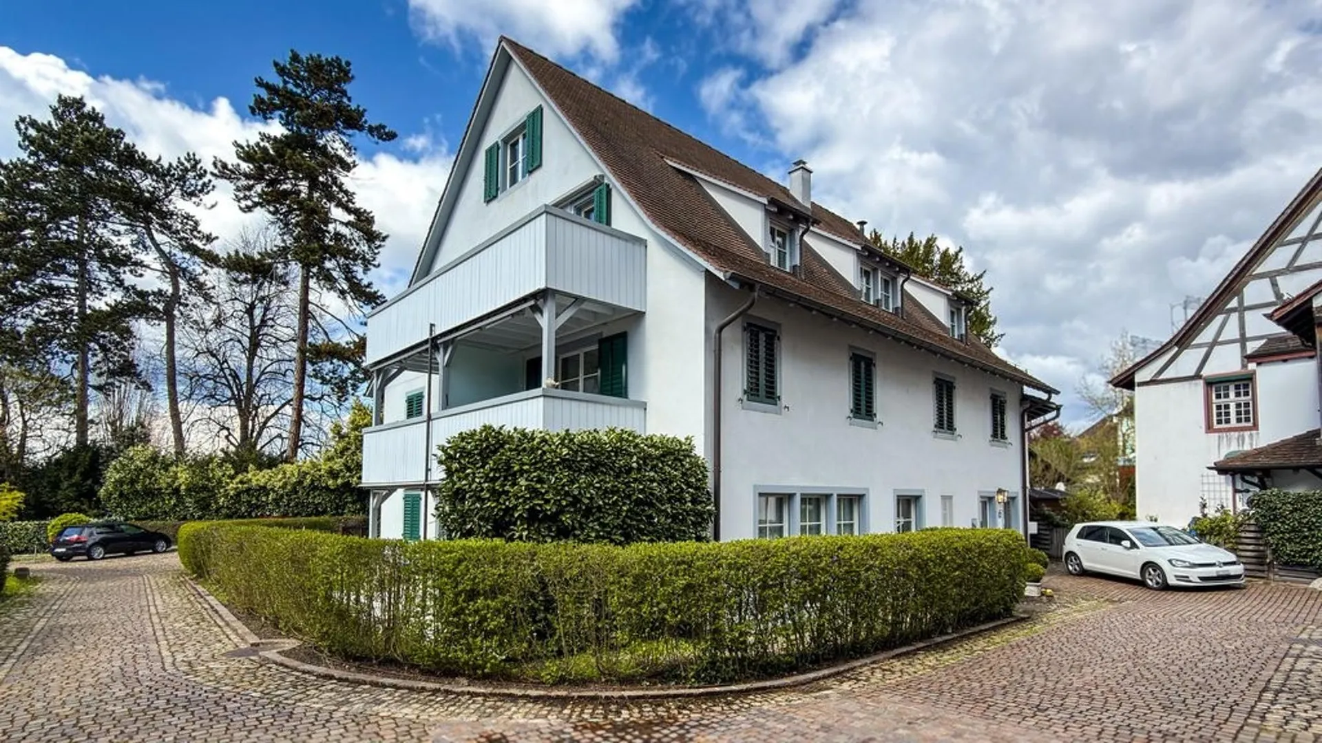 Moderne 3.5-Zimmerwohnung mit Südbalkon in ruhiger Lage in Riehen