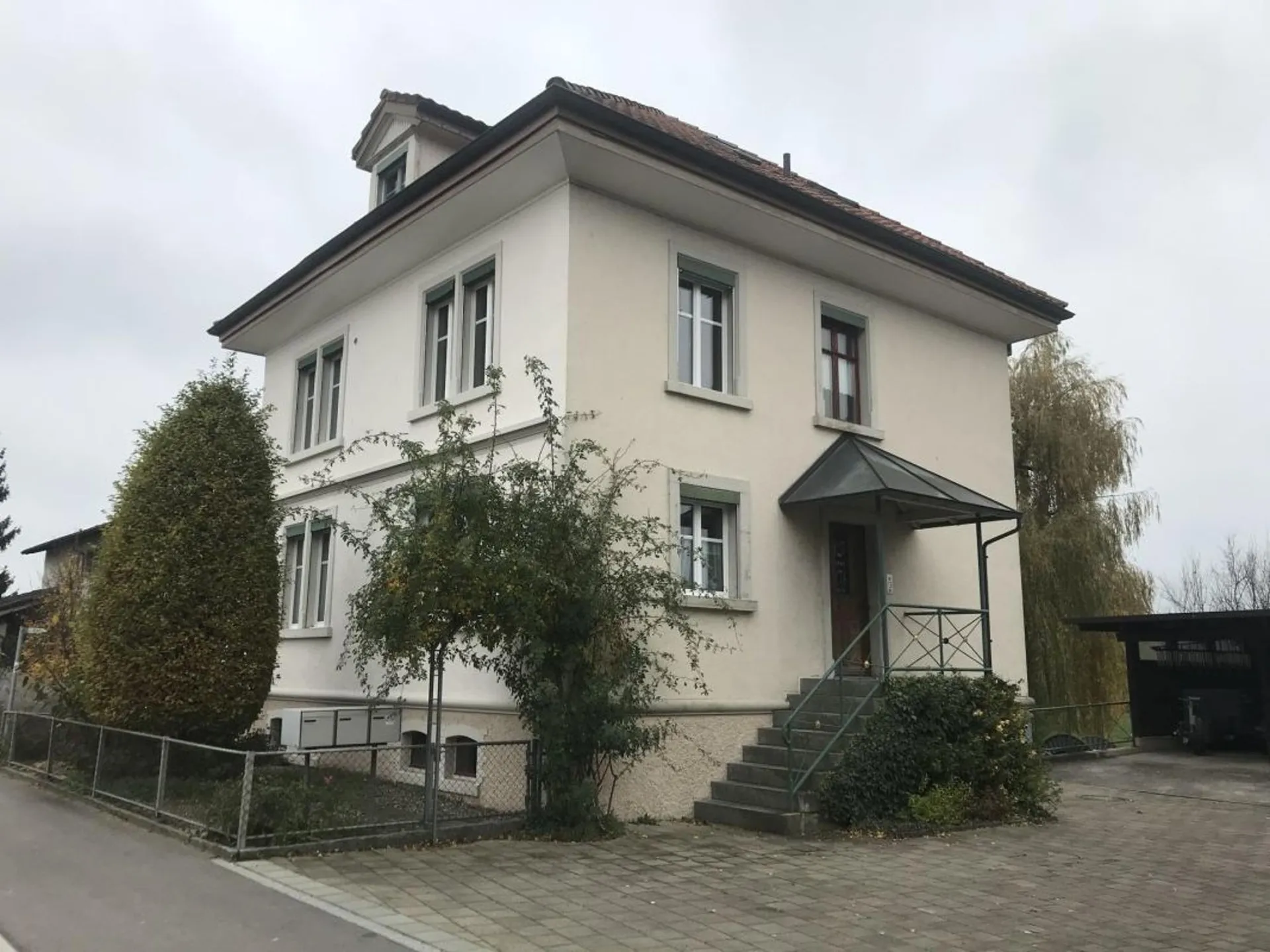 Schmuckstück einer kleinen, kürzlich renovierten 3½ Zimmer Wohnung