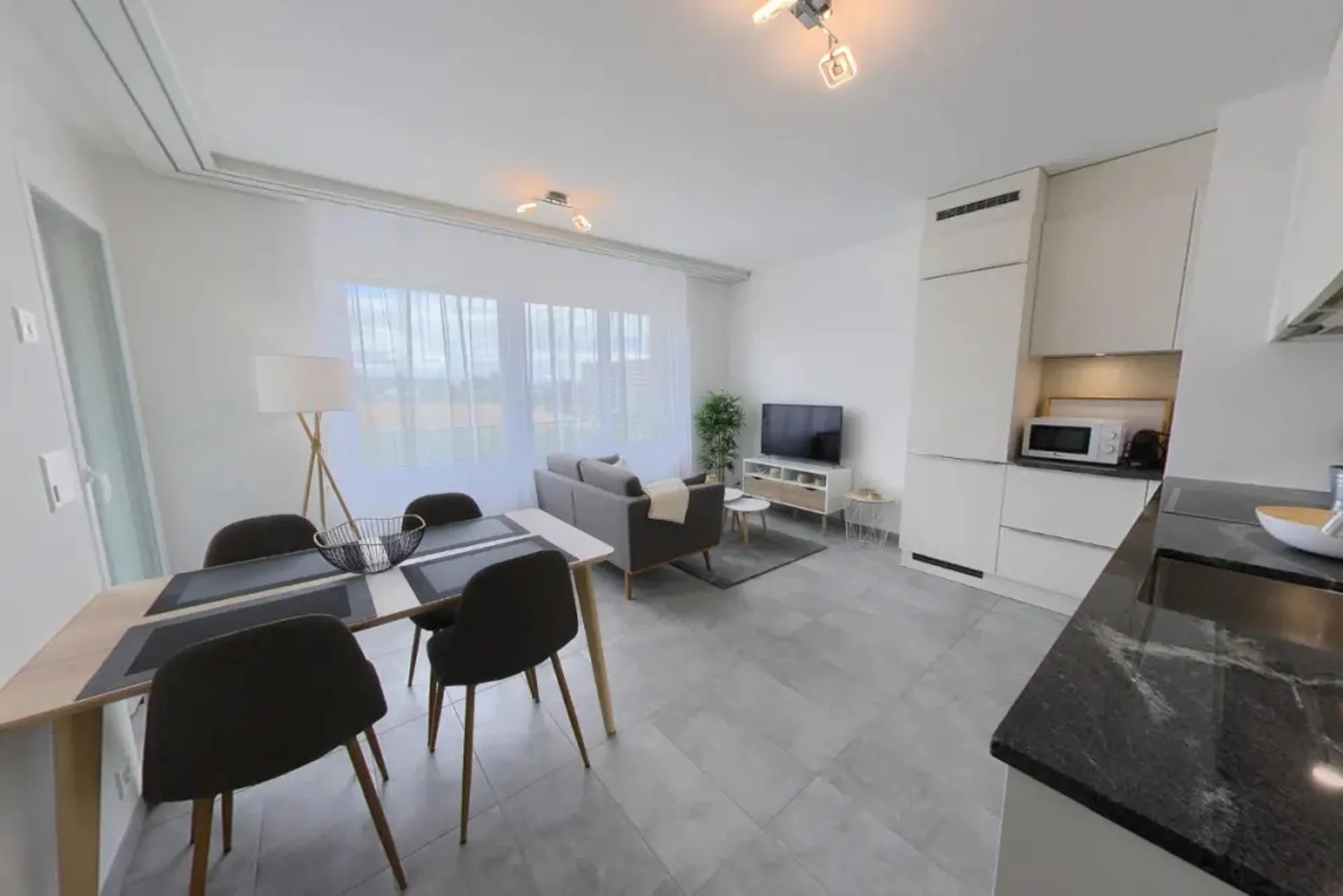 Furnished 1-bed with Balcony & Parking / Appartement meublé 1 chambre Nyon