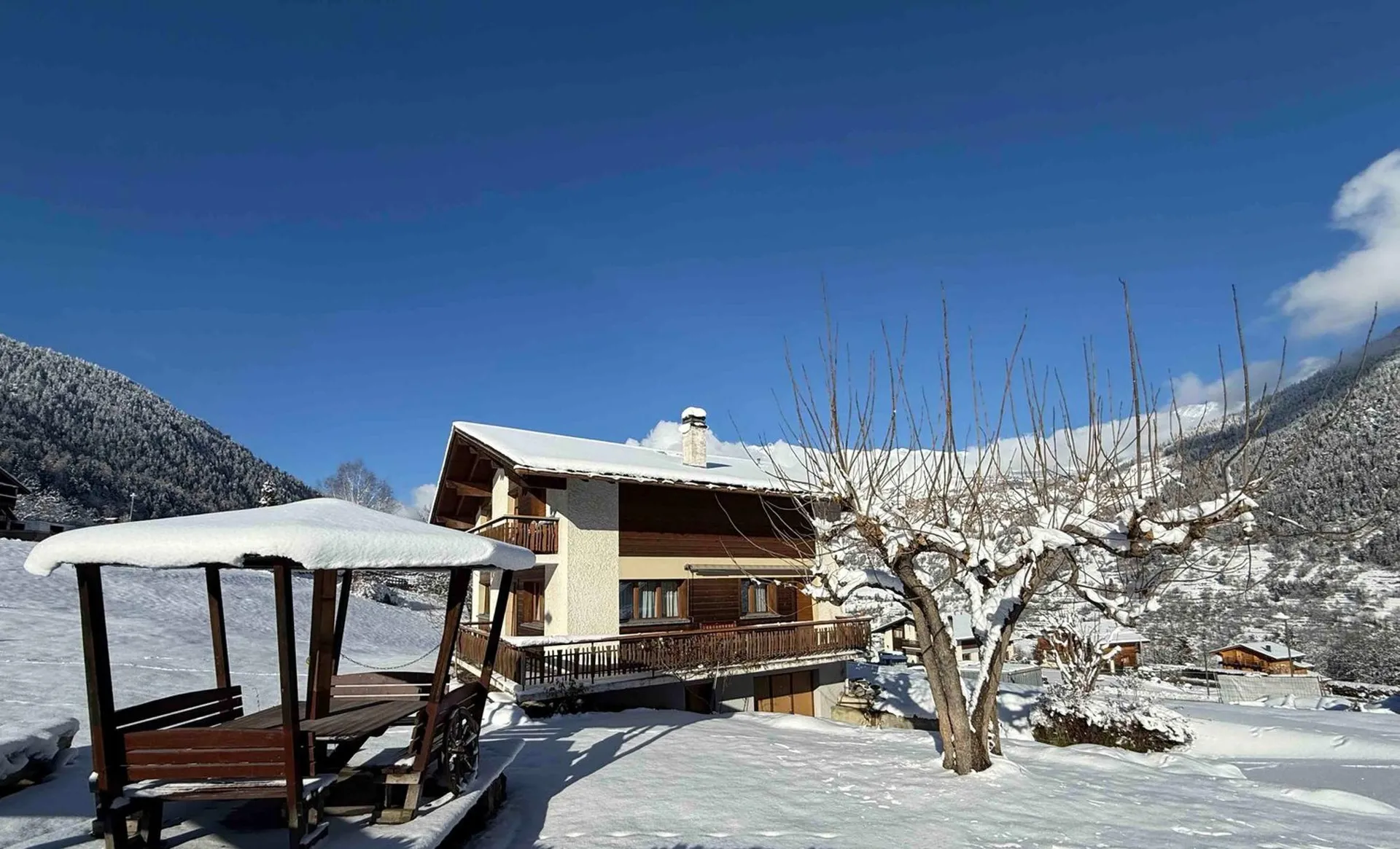 Magnifique chalet de montagne 7.5 pièces à Bruson