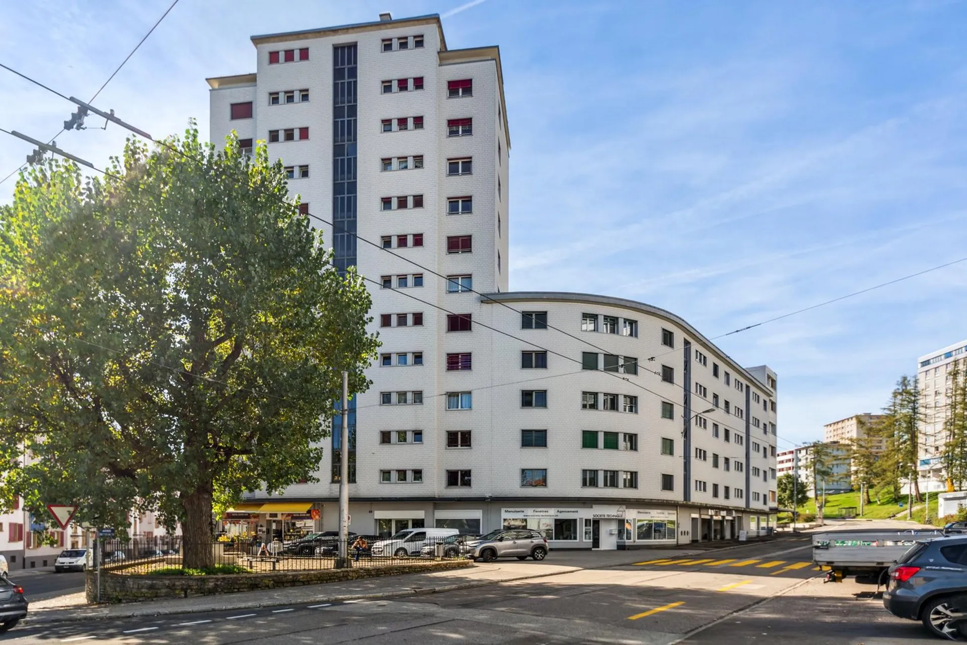Spacieux appartement de 4 pièces au 8ème étage avec ascenseur