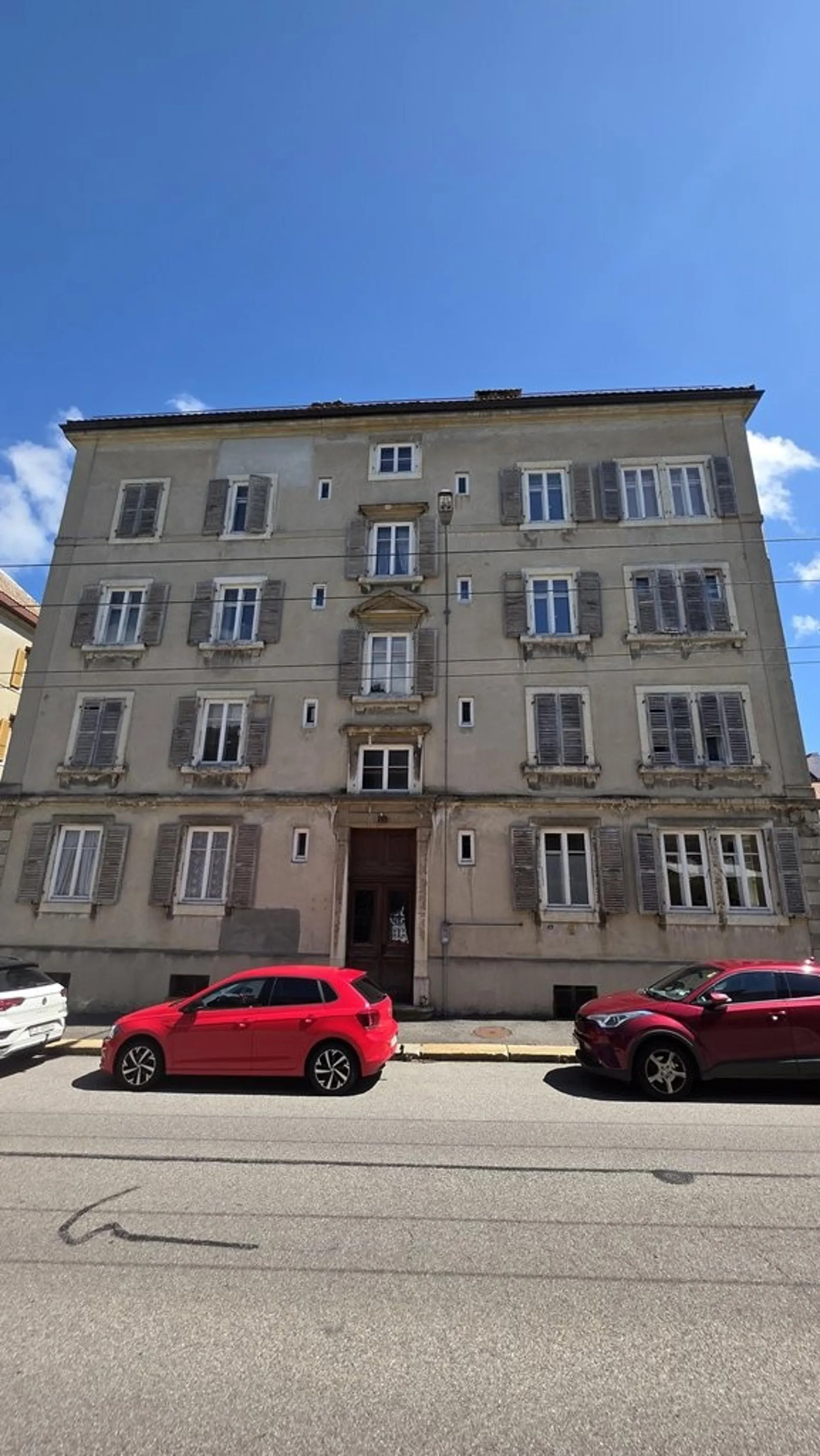 APPARTEMENT 3 PIECES AVEC BALCON PROCHE DES COMMODITES