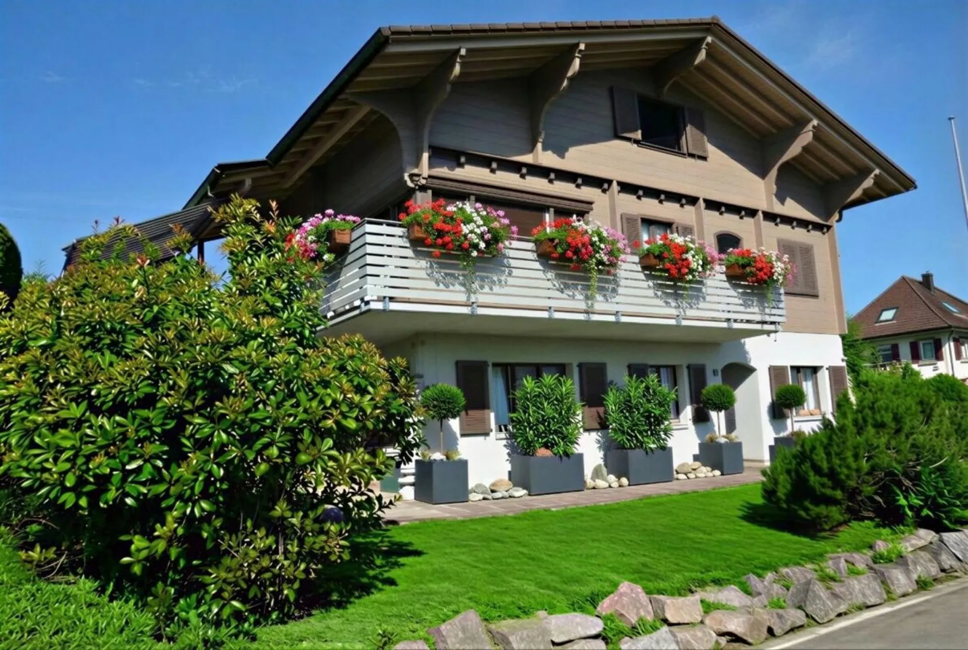 6-Zimmer-Einfamilienhaus an sehr ruhiger und sonniger Lage mit Teilblick auf Hallwilersee