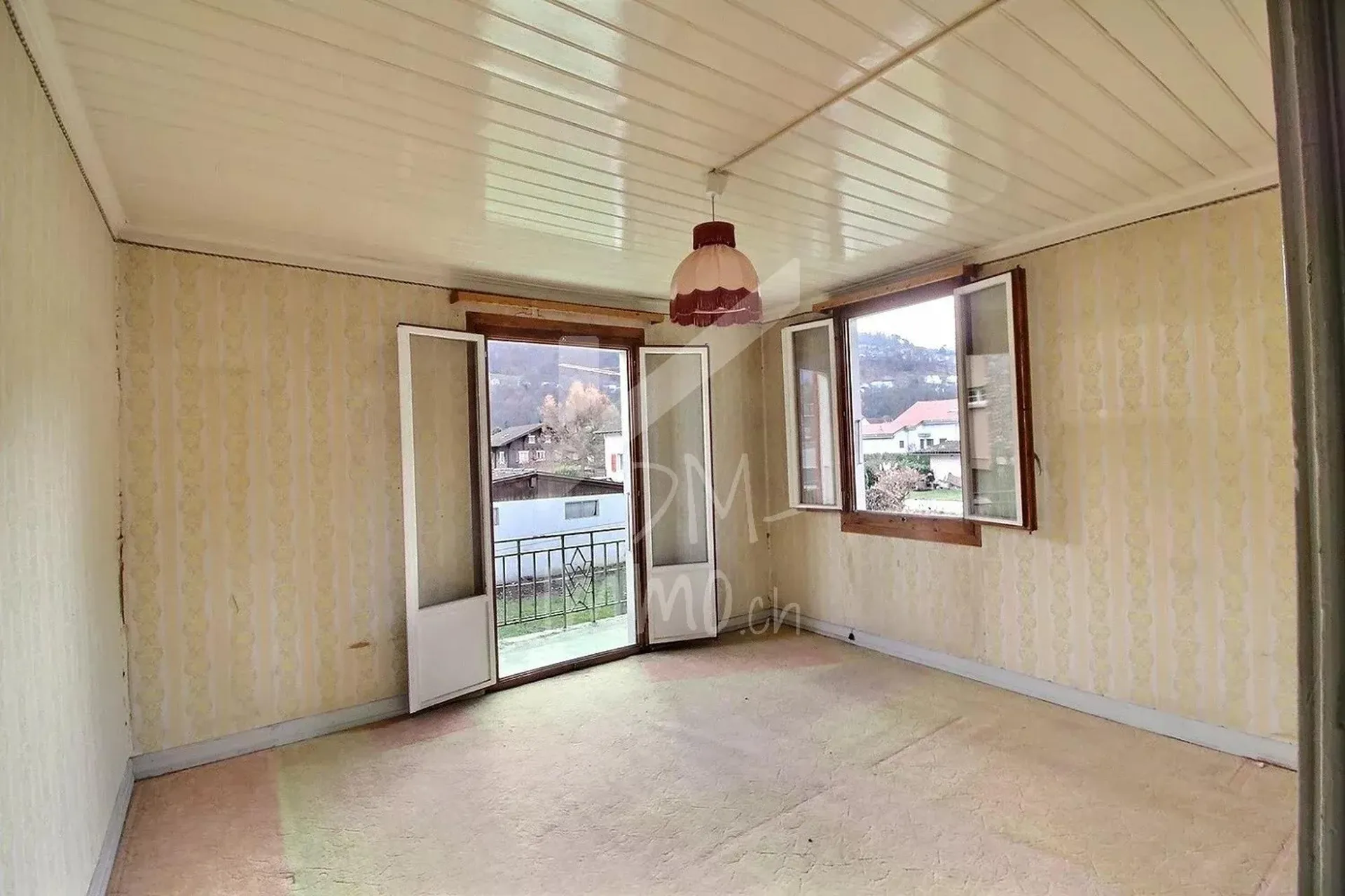 Emplacement recherché pour ce chalet à rénover, agrandissement possible