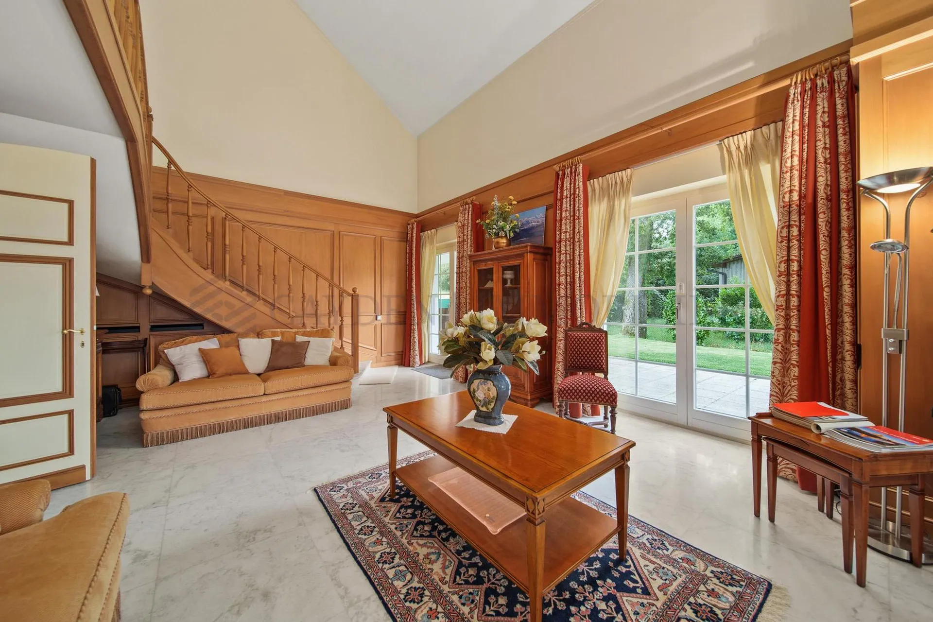 Magnifique villa de 4 chambres avec piscine et vue lac
