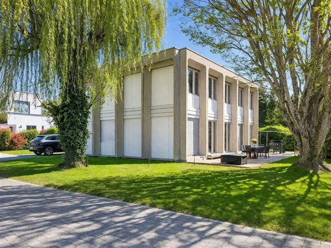 Prächtige, vom Architekt entworfene Villa in grüner Umgebung