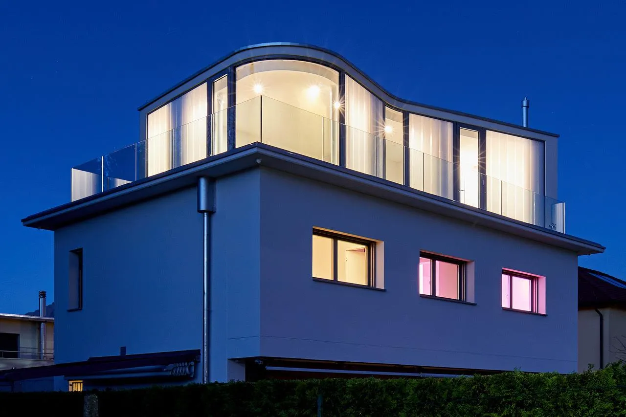 Mendrisio, Stabio: Grande casa unifamiliare con giardino e piscina