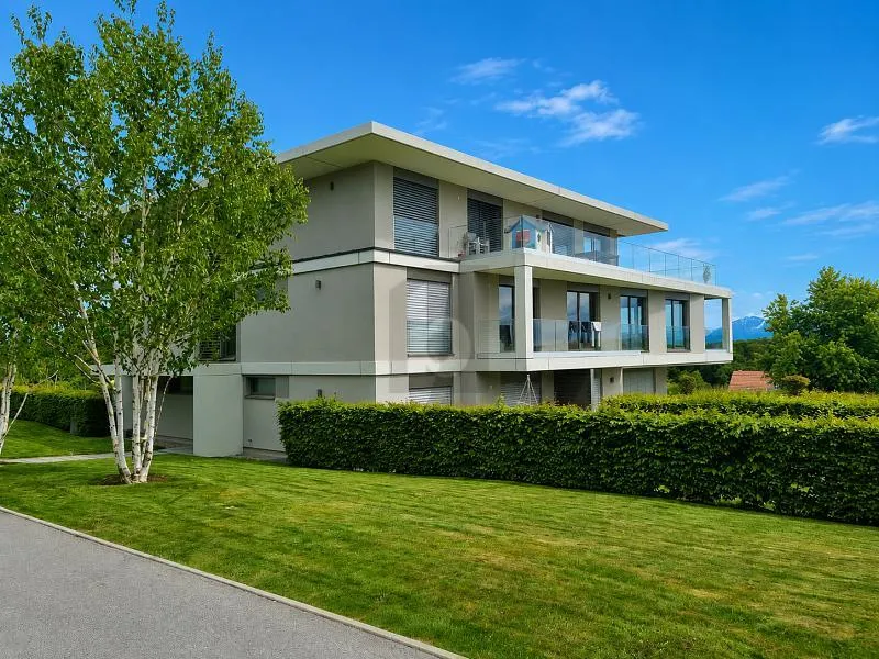 MAGNIFIQUE VUE AVEC GRAND JARDIN
