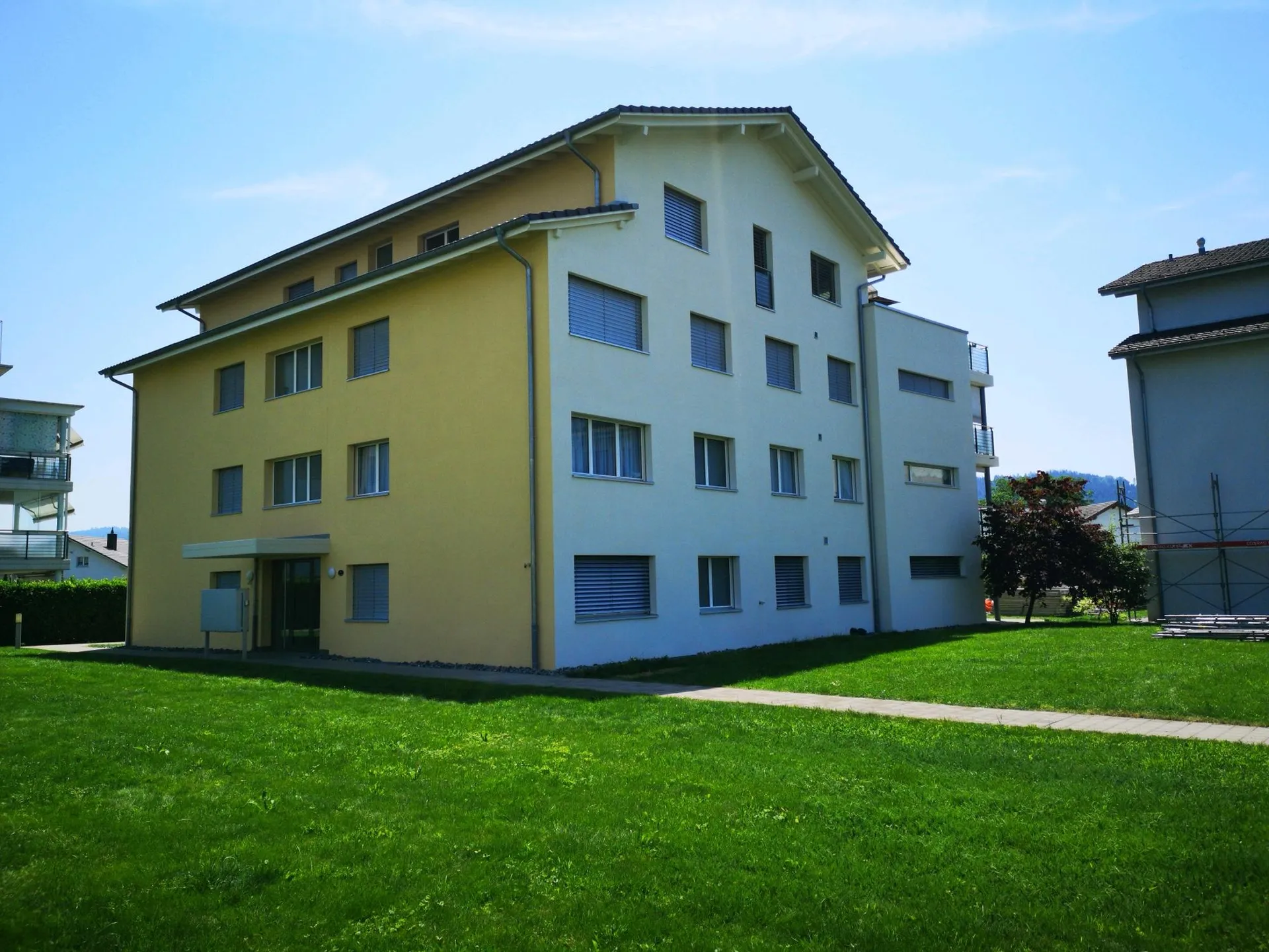 Lichtdurchflutete Wohnung mit Gartensitzplatz!