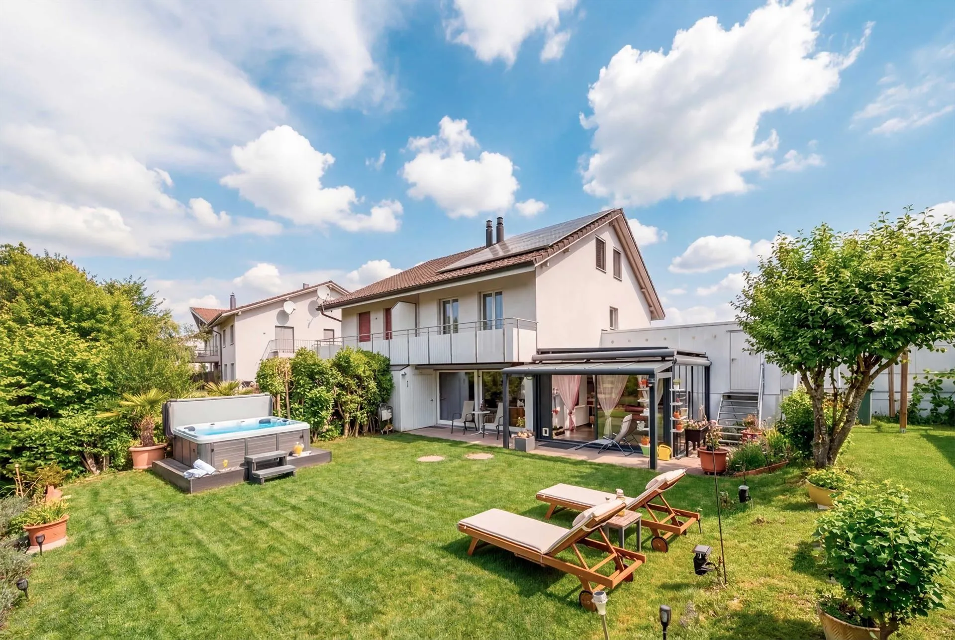 VERLÄSSLICH UND GEPFLEGT & 8211; 5.5 ZIMMER DOPPELEINFAMILIENHAUS