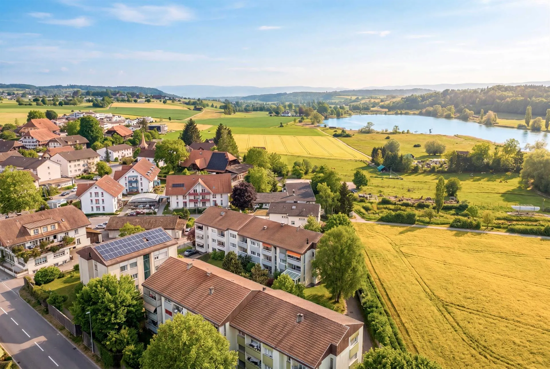 ERSCHWINGLICHE 4.5 ZIMMER WOHNUNG DIREKT BEIM MOOSSEE