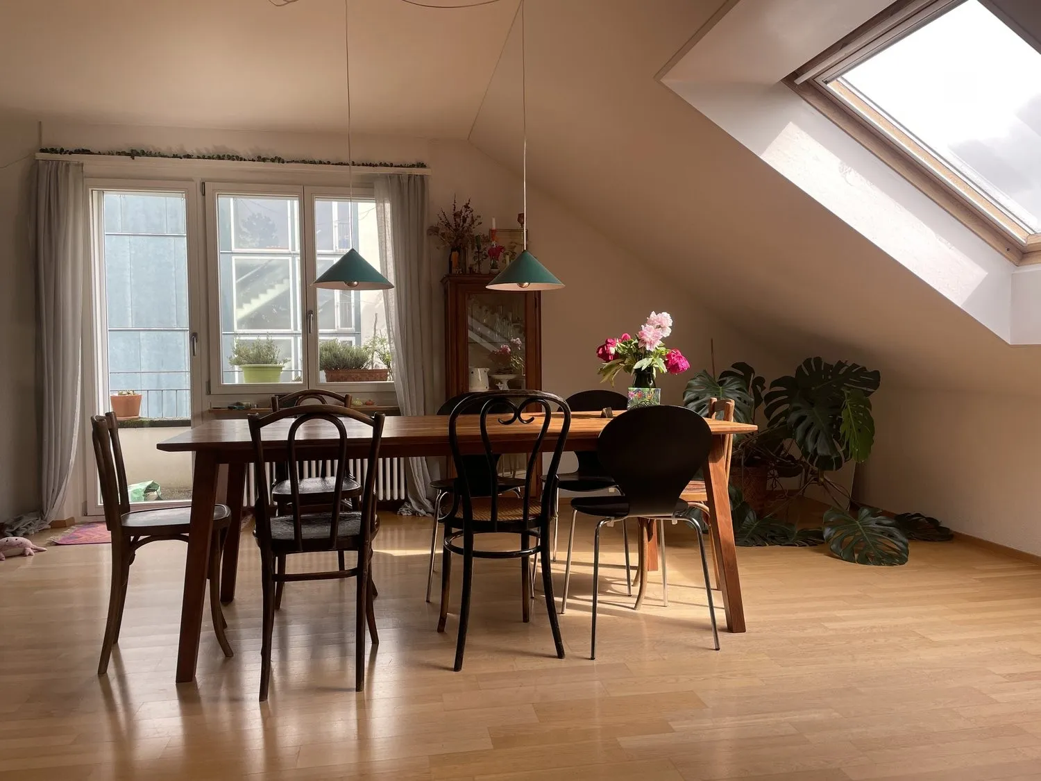 2½ ZIMMER-DACHWOHNUNG IN BERN - OSTRING, MÖBLIERT, TEMPORÄR