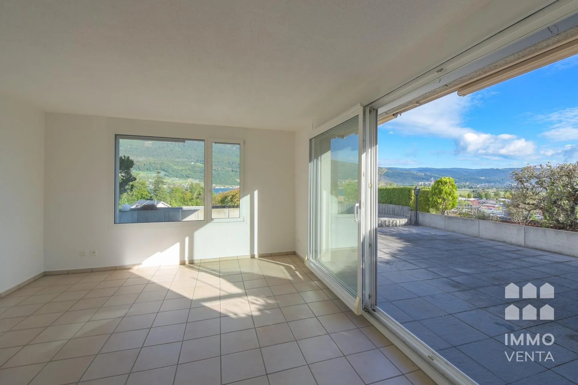 Terrassenwohnung mit Seesicht und Einfamilienhaus Charakter