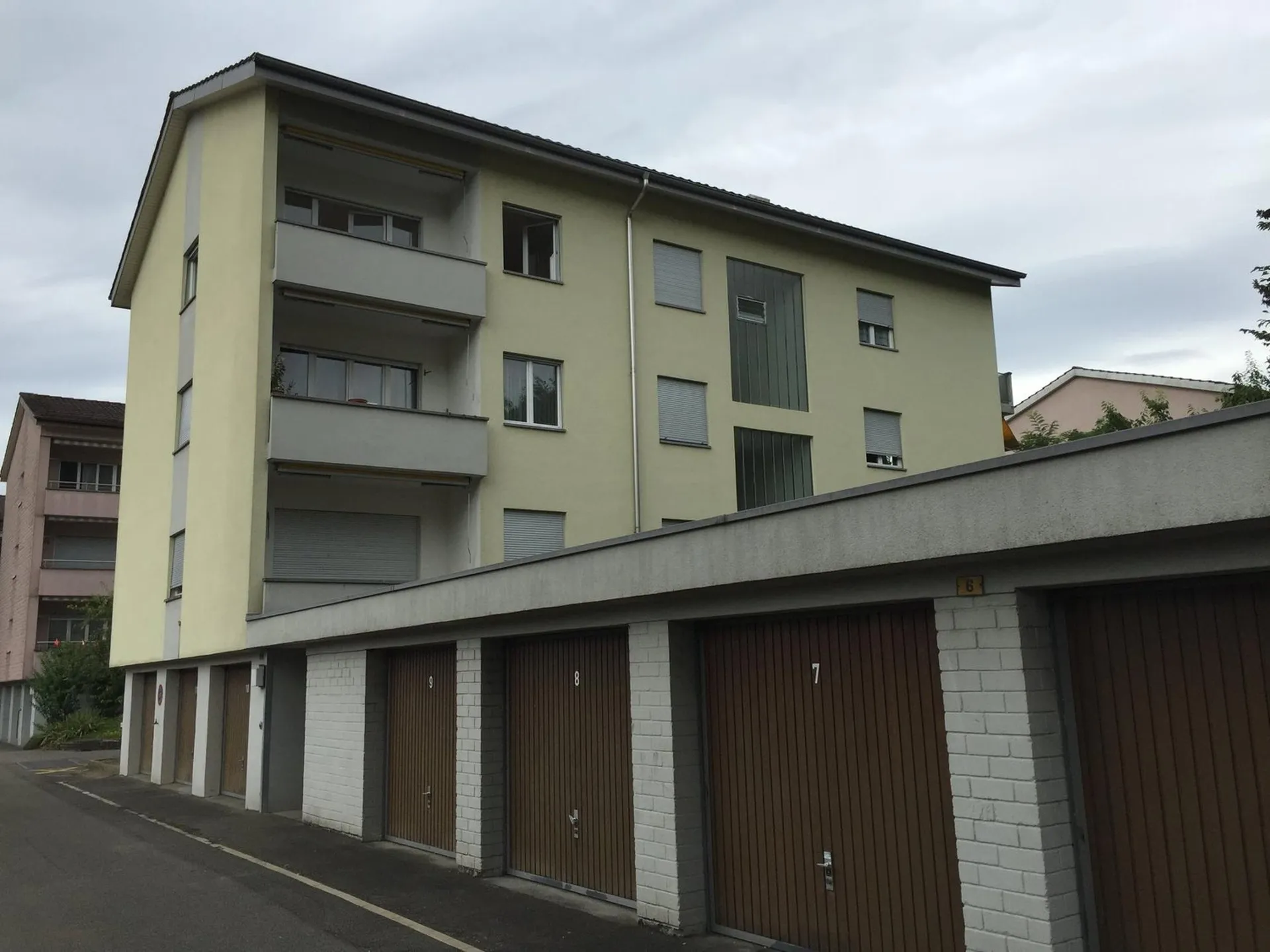 Helle 4-Zimmer-Wohnung im Hochparterre mit Balkon in Studen