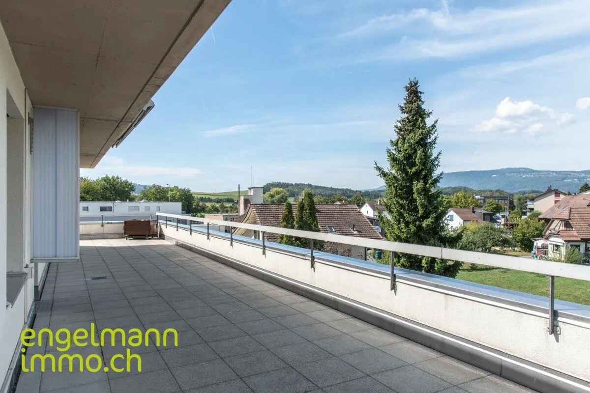 4 Zimmer-Attikawohnung / Appartement de 4 pièces en attique