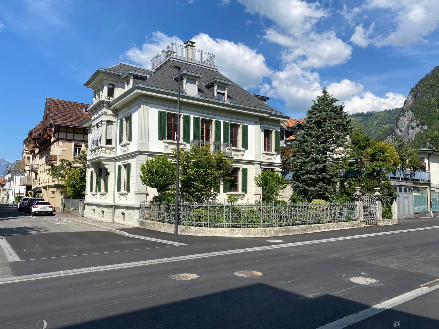 Einzigartiges Mehrfamilienhaus geeignet als Generationenhaus (Leben/Arbeiten) oder Stockwerkeigentum