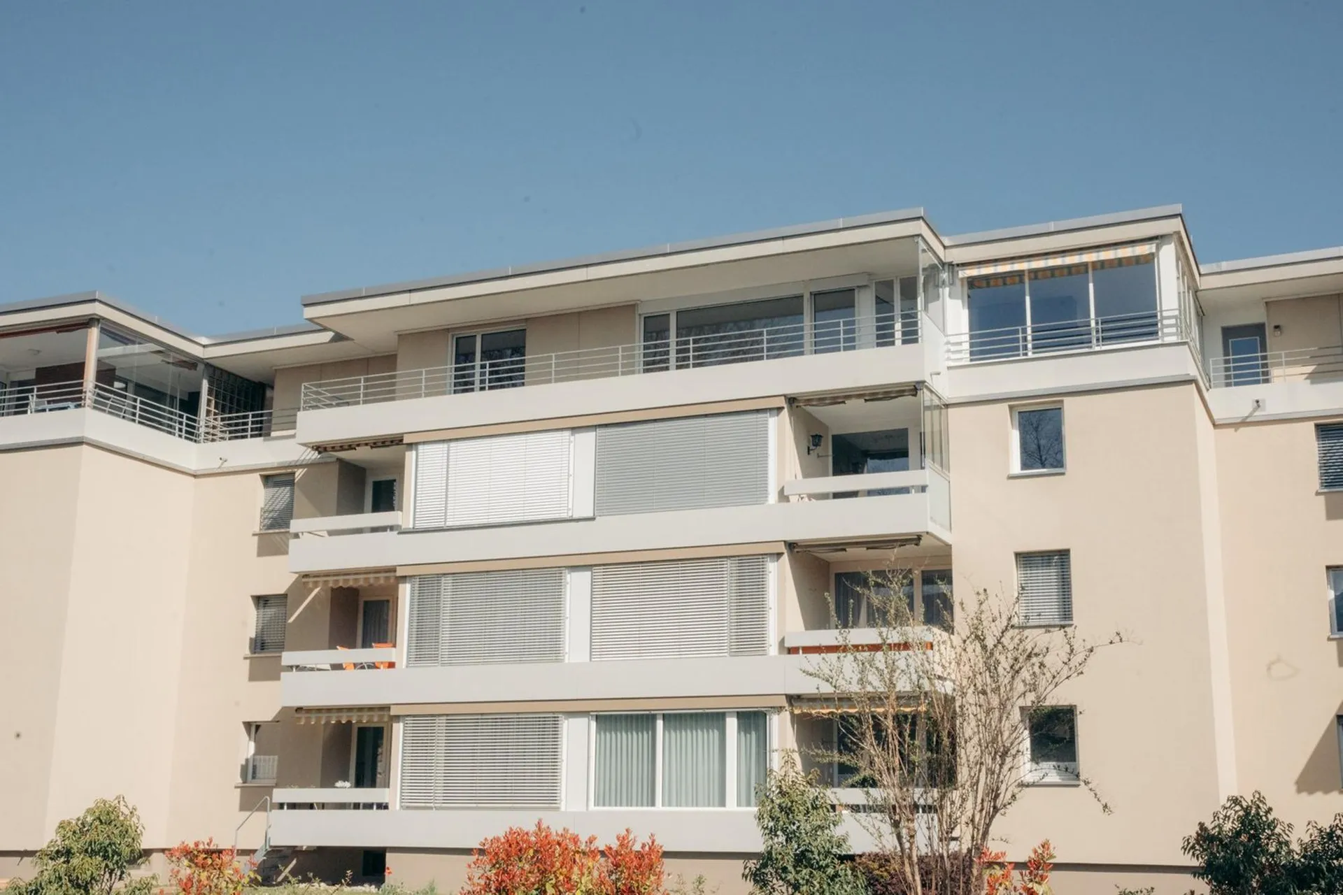 Moderne 4-Zimmer-Attikawohnung mit Cheminée in Thun