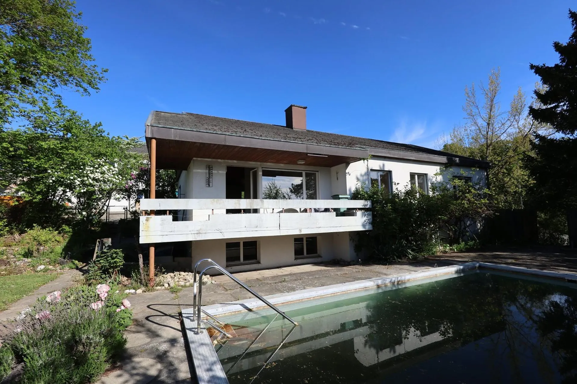 Einfamilienhaus mit Garage und Pool in Kyburg-Buchegg