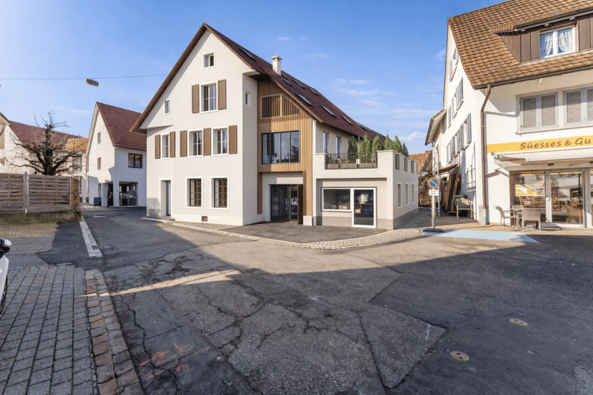 Dreigeschossige Maisonette mit Terrasse, Licht & Struktur
