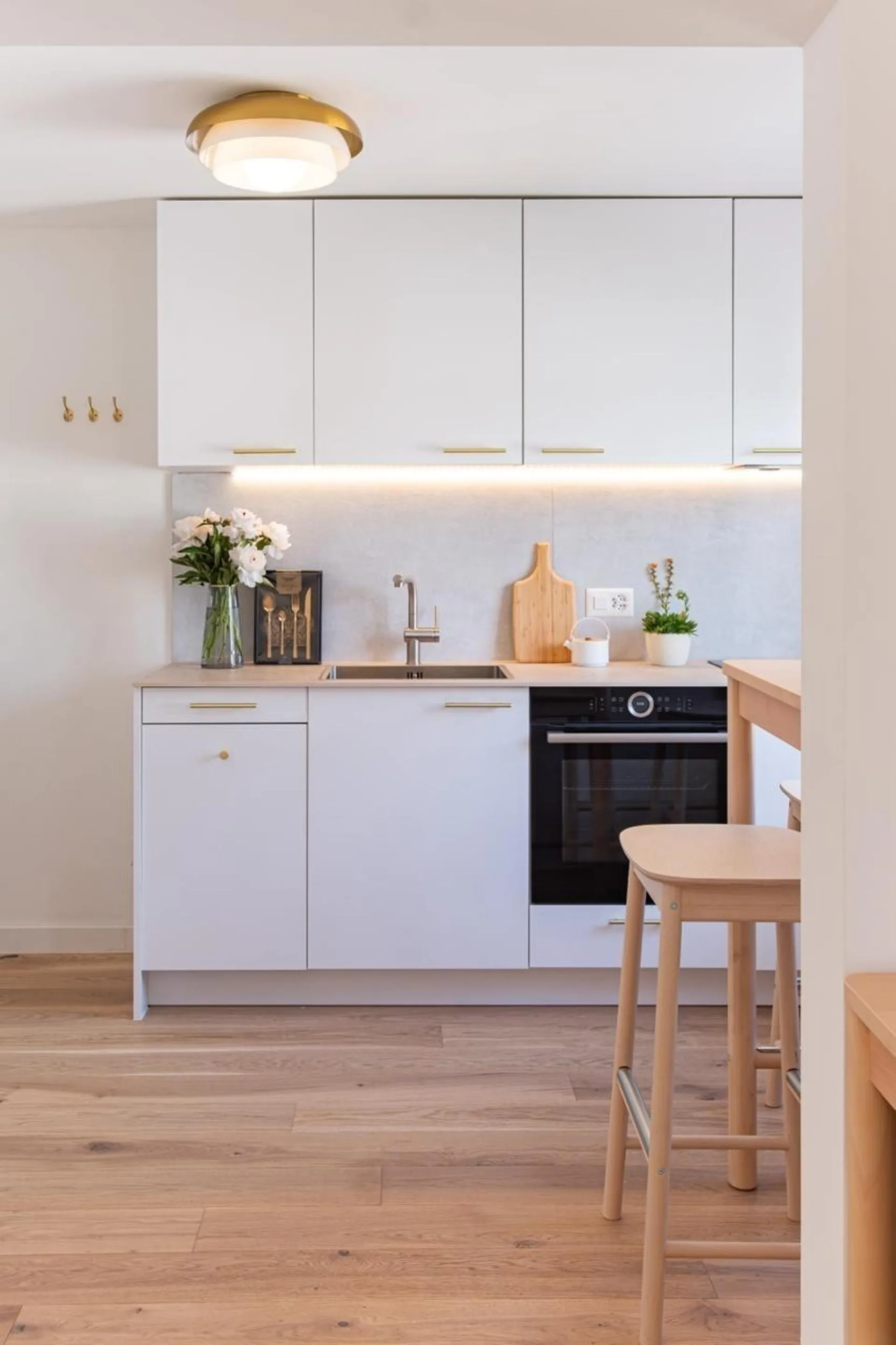 Top Floor Studio Apartment (New) / Studio-Apartment im obersten Stockwerk (neu)