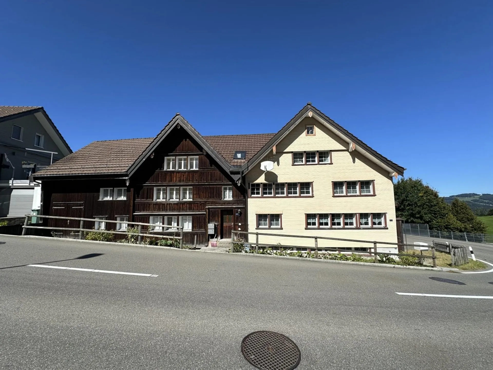 3 Wohnungen in zwei Häusern warten auf Sie/interessante Rendite