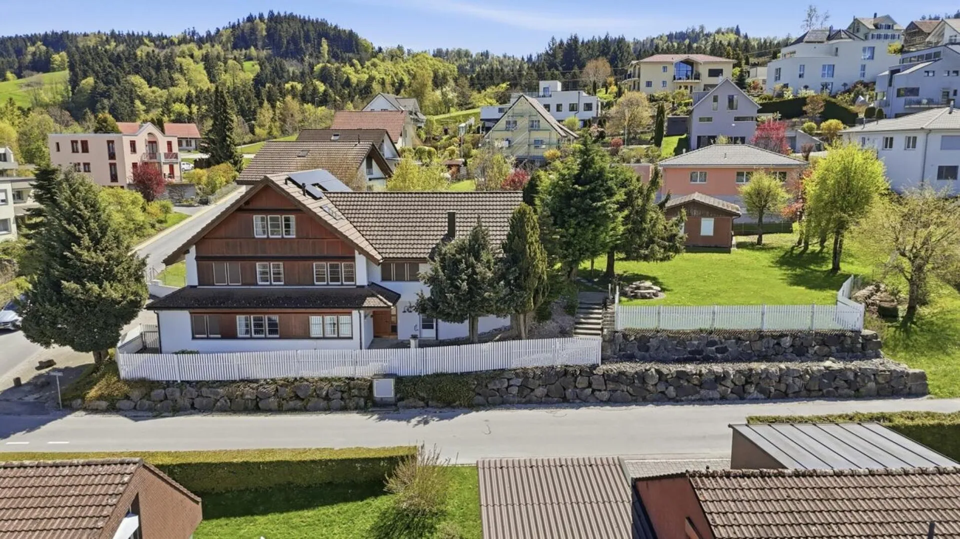 Freistehendes Familienparadies mit  Einliegerwohnung, Weitsicht und  vielseitigem Raumangebot