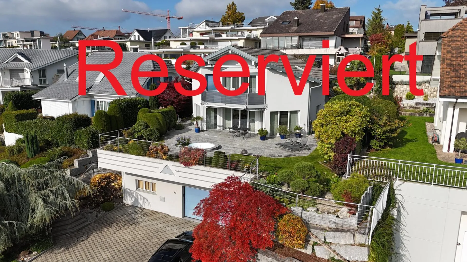 Modernes 5.5-Zimmer-Einfamilienhaus mit Pool und Traumaussicht in Wohlen