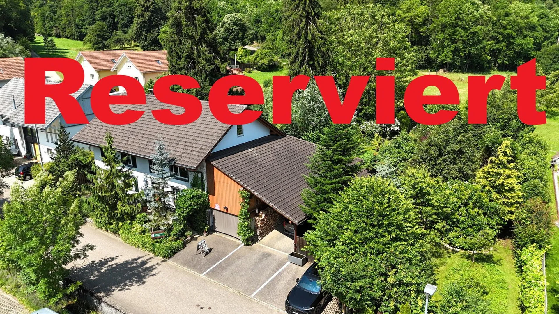 Grosses 8.5-Zimmer-Bauernhaus mit parkähnlichem Garten