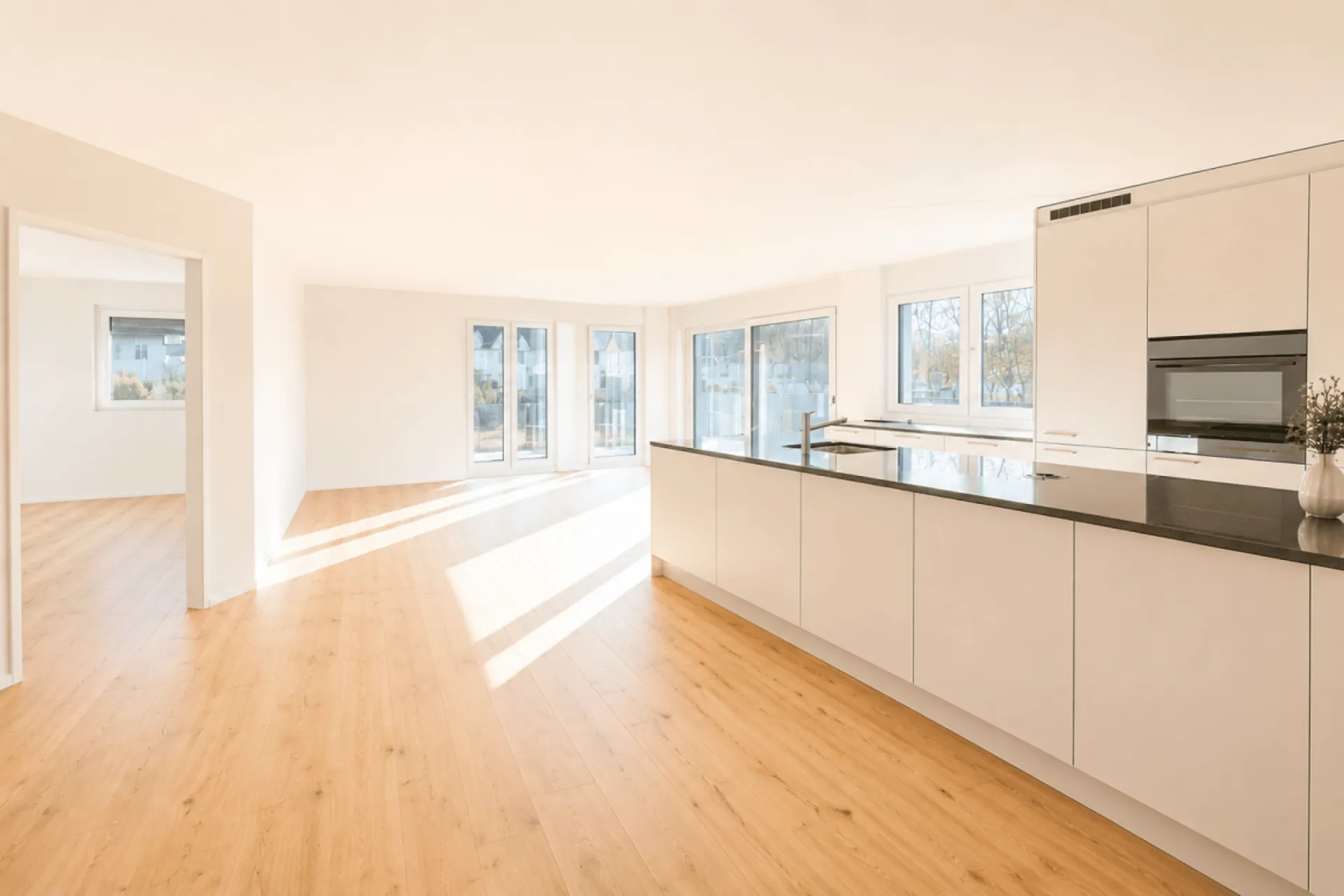 Helle 3.5-Zimmer-Neubauwohnung mit sonnigem Balkon in ruhiger Lage