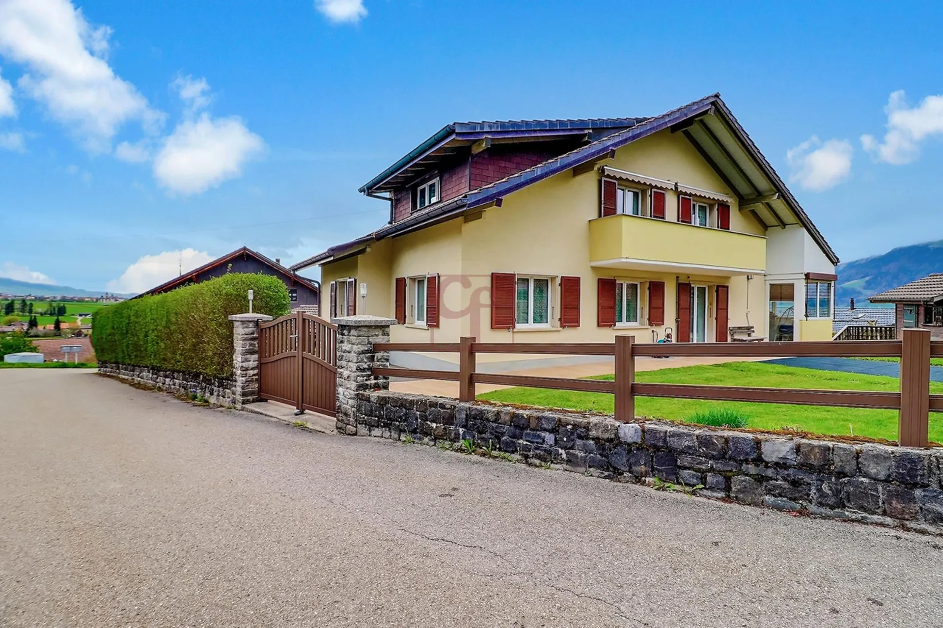 Le Pâquier - Maison familiale avec deux appartements