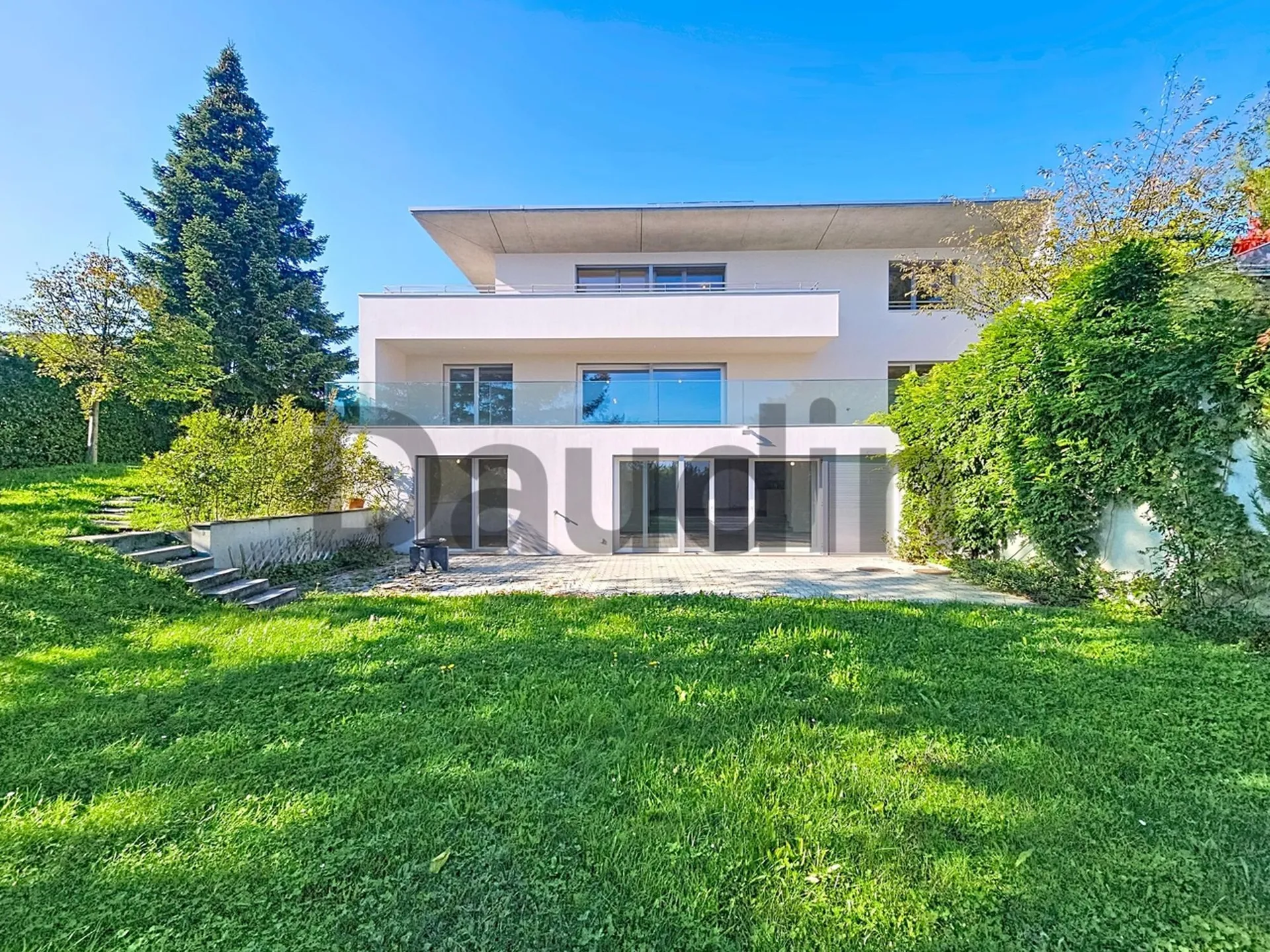 Villa individuelle de 14 pièces entièrement rénovée
