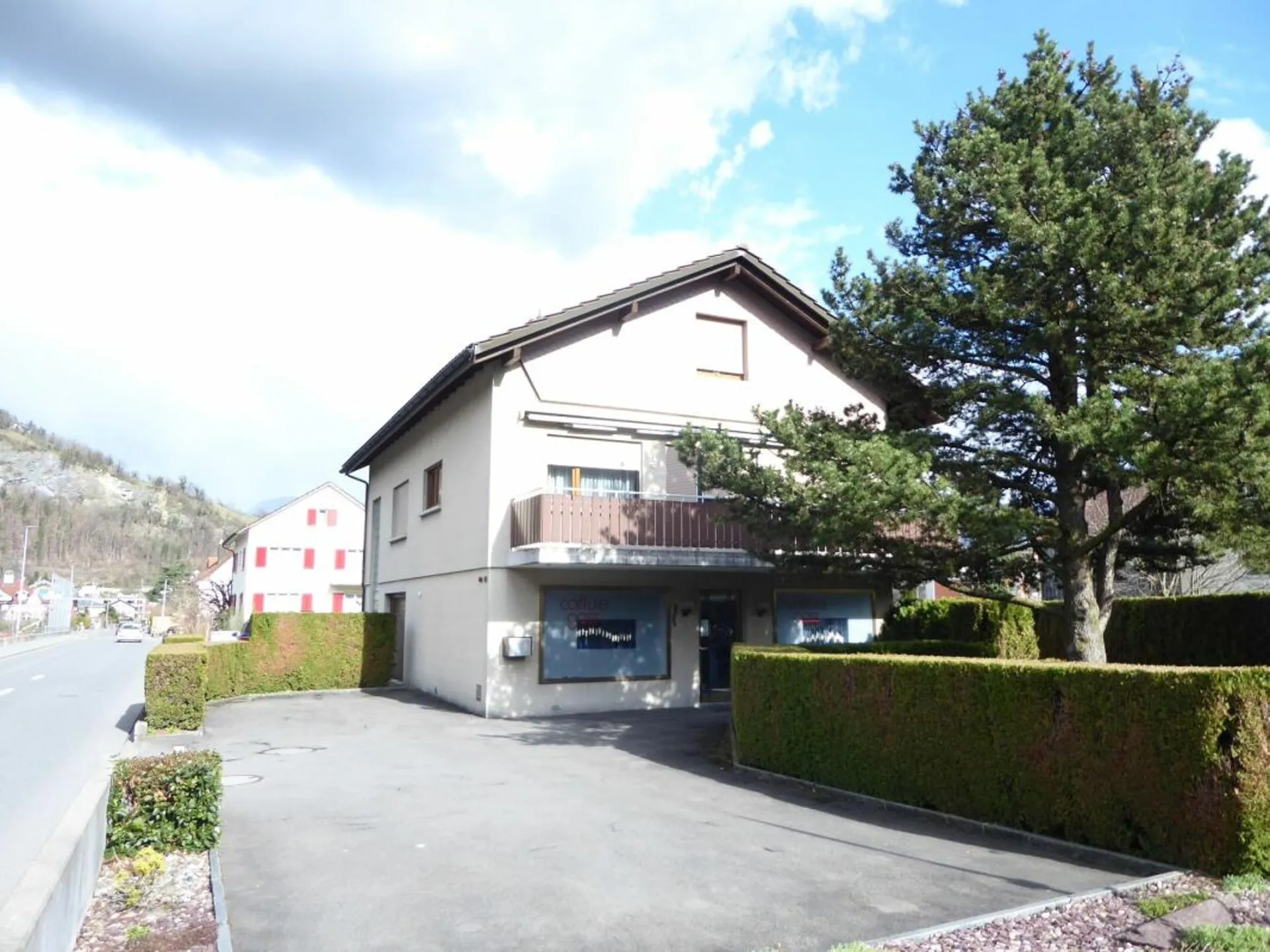 Neuwertige 4.5 Zimmer-Maisonettwohnung im Dorfzentrum