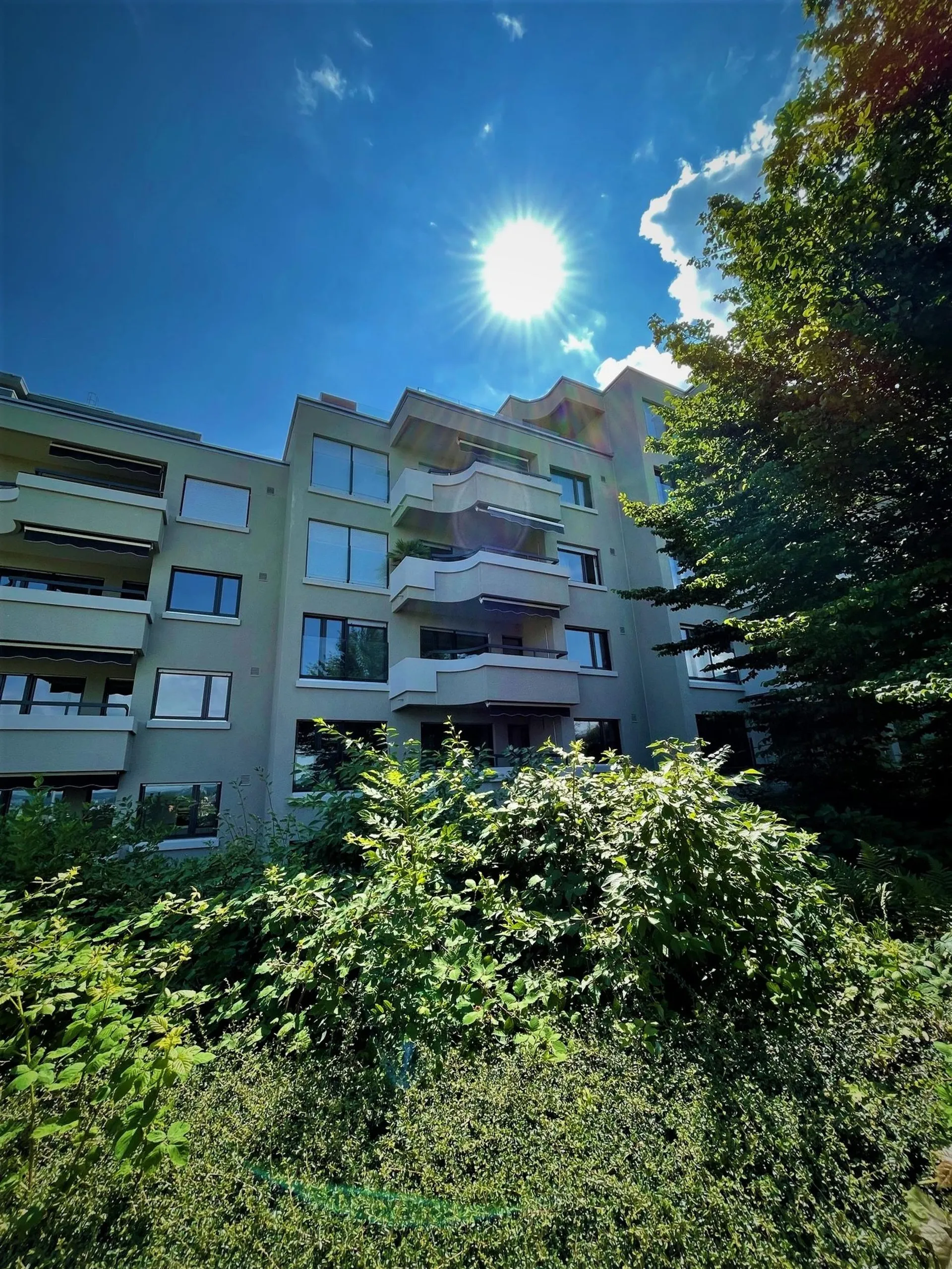 Ihre Traumwohnung wartet! Stilvolle Wohnperle mit Balkon in Seenähe