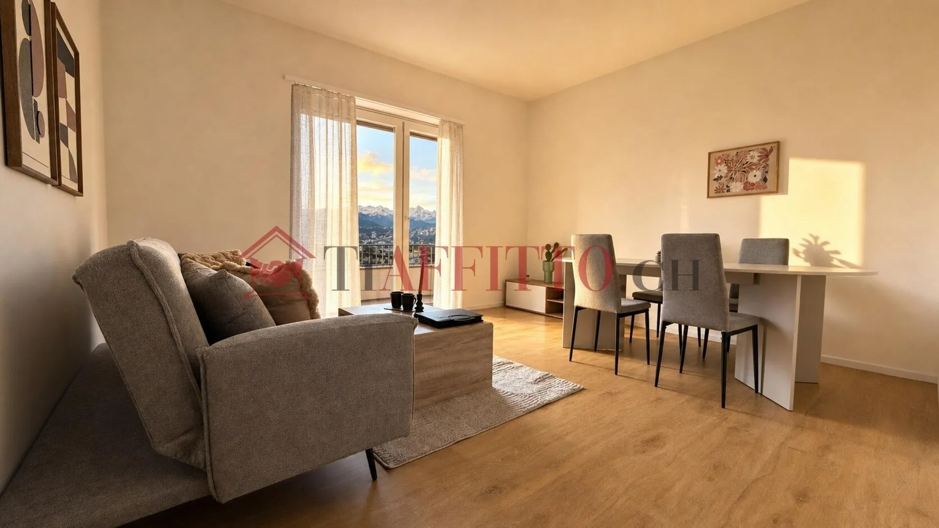 Chiasso, grande attico 3,5 locali con cucina separata