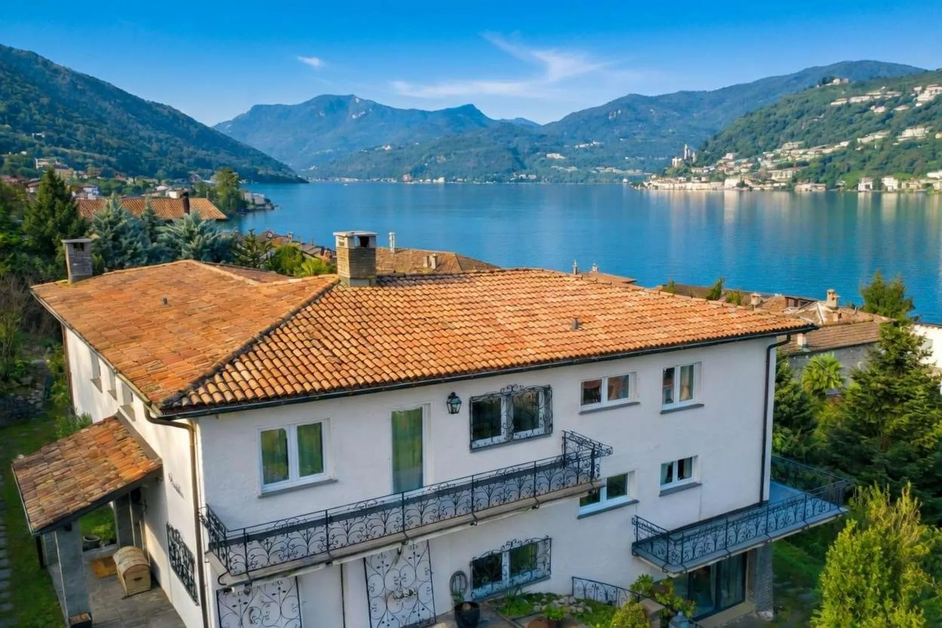 Villa panoramica sul Lago Ceresio con grande giardino