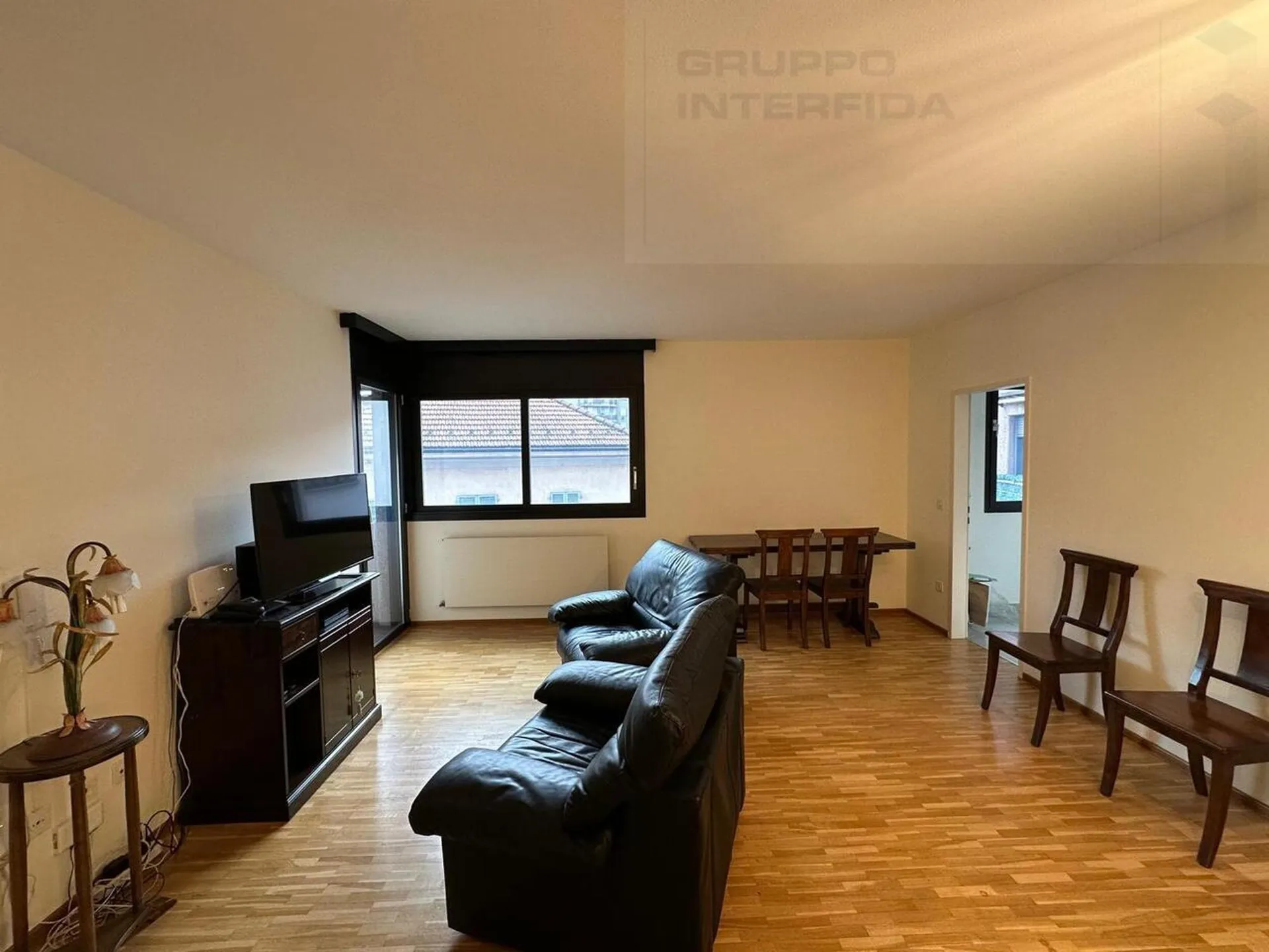 COMODO 2.5 LOCALI AMMOBILIATO CON BALCONE