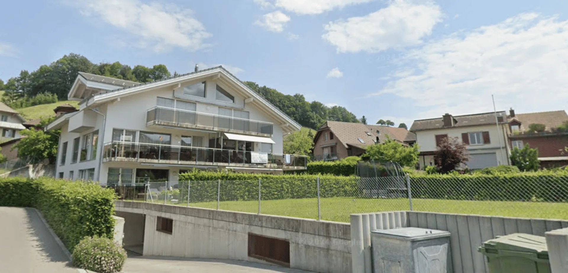 Moderne 3.5-Zimmer-Wohnung mit Balkon und eigenem Waschturm