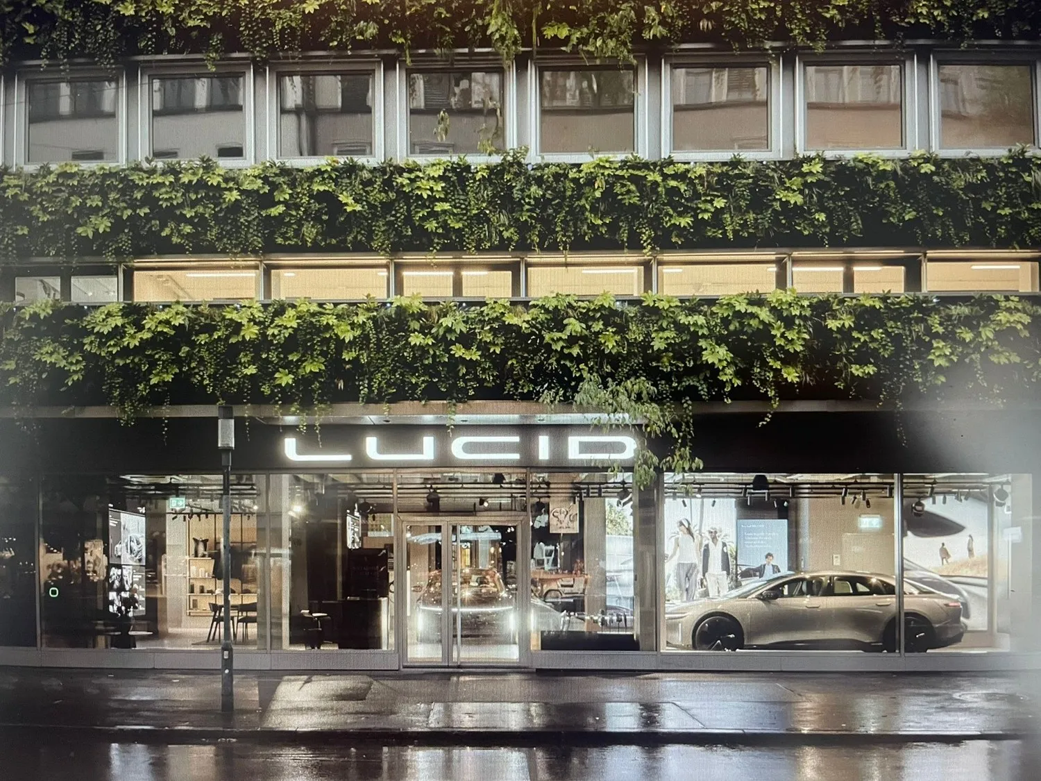 «THE FUTURE IS GREEN» beim Zürich HB - Exklusive Attika-Büros mit Terrasse