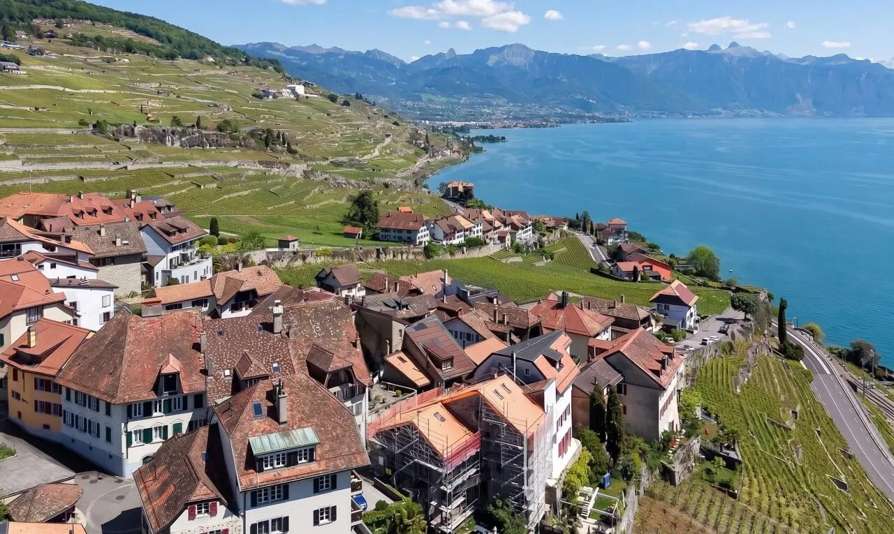 Maison vigneronne du XVIIᵉ rénovée – Vue lac & Alpes au cœur de Rivaz