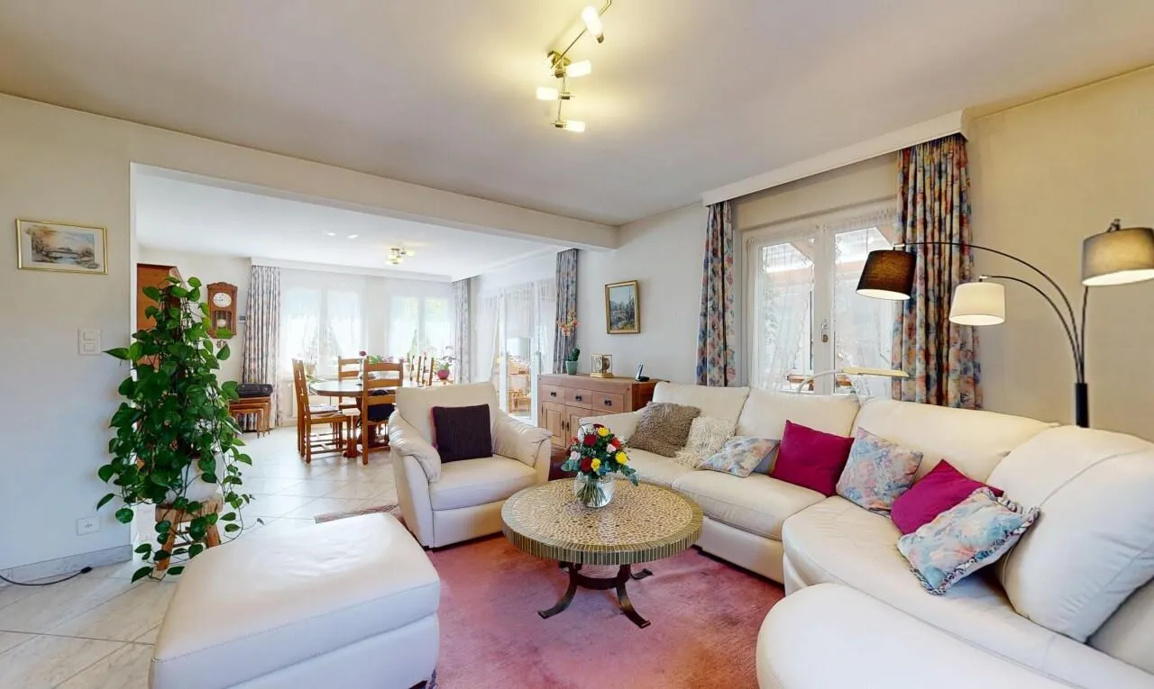 Spacieuse villa au fort potentiel, calme, avec appartement indépendant